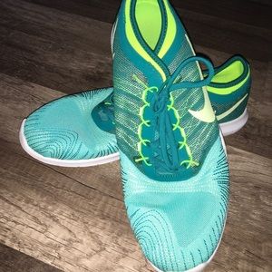 Nike flex adapt training sneakers